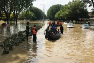 Πέντε νεκροί και χιλιάδες άστεγοι από τις πλημμύρες στη Μαλαισία