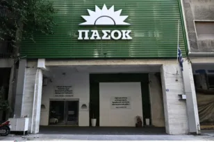 ΠΑΣΟΚ κατά Μαρινάκη: Ας μην κουράζεται ο κυβερνητικός εκπρόσωπος