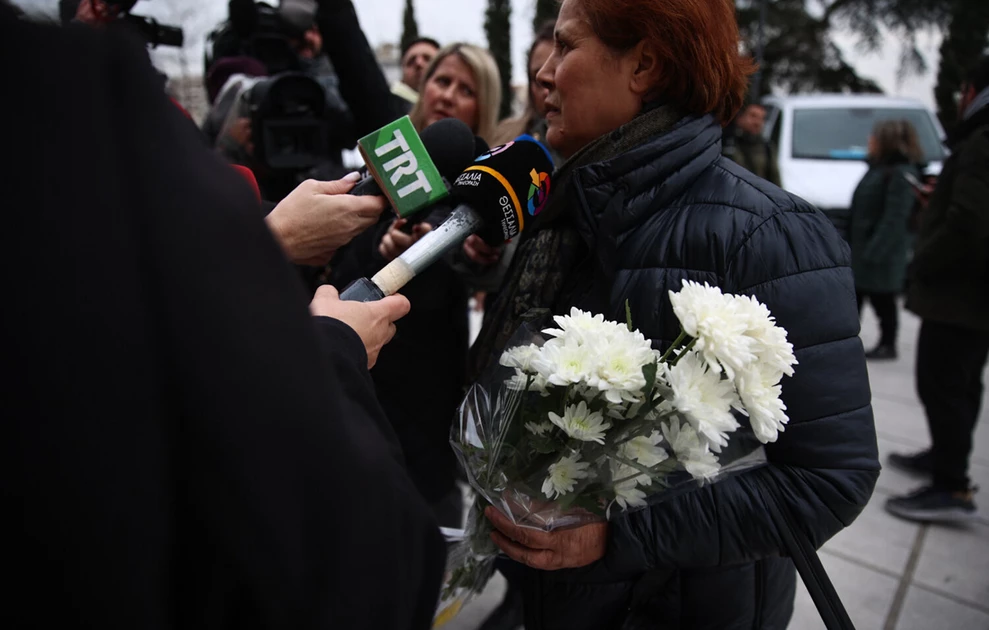 Βασίλης Καλογήρου: Βαρύ κλίμα στην κηδεία του 39χρονου, τι δήλωσε η μητέρα του ΦΩΤΟ