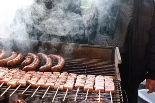 Κρέατα και Τσικνοπέμπτη: Πόσο θα κοστίσει φέτος το τραπέζι, αναλυτικά οι τιμές