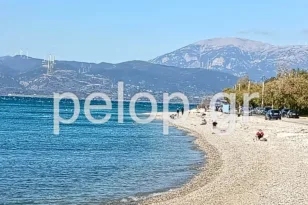 Λίγοι αλλά θαρραλέοι για μπάνιο στην Πάτρα ΦΩΤΟ+ΒΙΝΤΕΟ