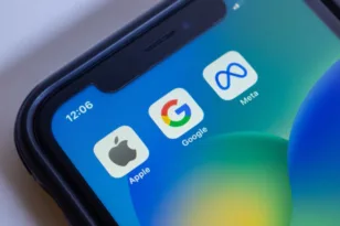 Κομισιόν: Google και Apple παραβιάζουν τους κανόνες ανταγωνισμού της ΕΕ