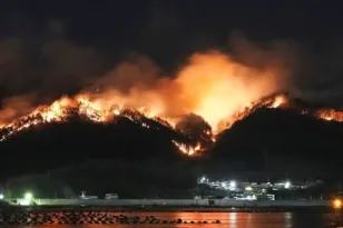 Φωτιά στην Ιαπωνία: Ένας νεκρός και χιλιάδες εκτοπισμένοι, συγκλονιστικές εικόνες ΒΙΝΤΕΟ