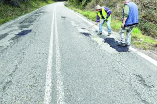 Καλάβρυτα: Ξεκίνησε η επούλωση λακκουβών στην «111» ΦΩΤΟ