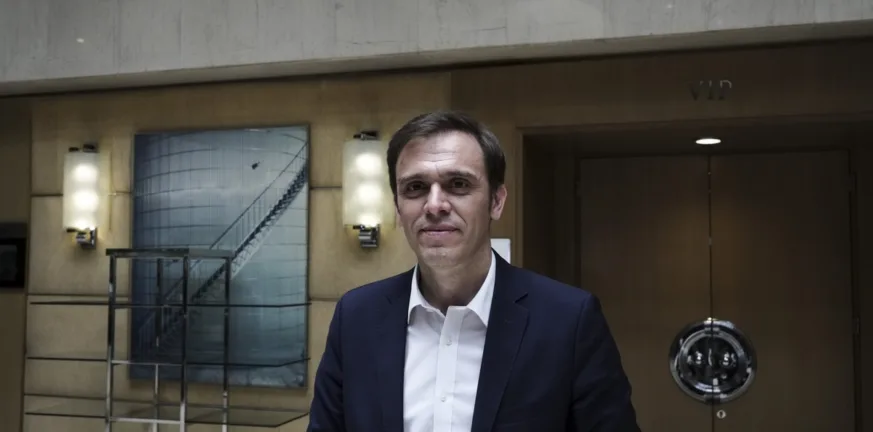Ο Δημήτρης Μάντζος ρίχνει το γάντι στον Παύλο Μαρινάκη Ο Δημήτρης Μάντζος ρίχνει το γάντι στον Παύλο Μαρινάκη