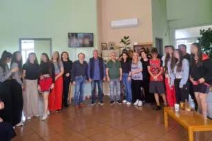 Μαθητές του 3ου Γυμνασίου Αμαλιάδας προχώρησαν σε Δράση Αλληλεγγύης για τους Ηλικιωμένους του Δήμου Ήλιδας ΦΩΤΟ