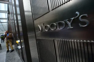 Η Moody’s Ratings σόκαρε τις ΗΠΑ και υποβάθμισε την οικονομία τους!
