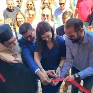 Εκοψε την κορδέλα στη Νέα Μανωλάδα η Υπουργός Παιδείας