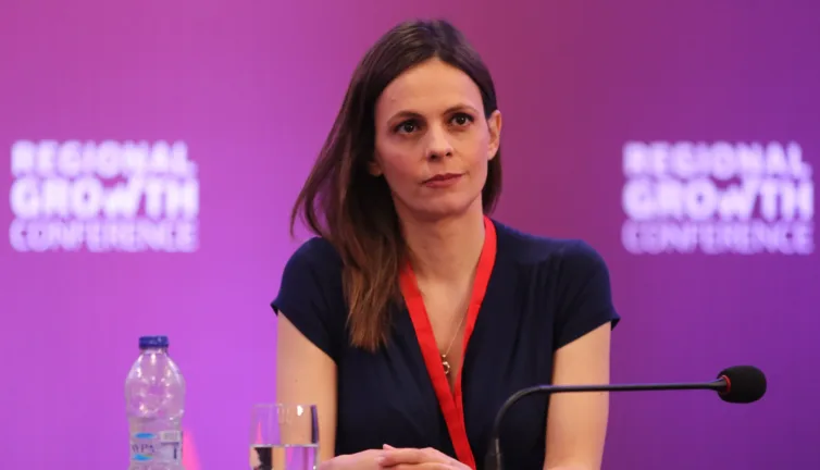 Έφη Αχτσιόγλου από το Regional Growth Conference: «Η Ελλάδα χρειάζεται άμεσες πολιτικές για την αντιμετώπιση της δημογραφικής κρίσης» Αχτσιόγλου