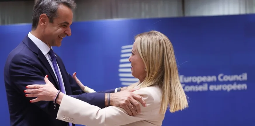 Η «μισή» Κυβέρνηση πάει στη Ρώμη για κρίσιμες επαφές με τη Μελόνι Κυβέρνηση