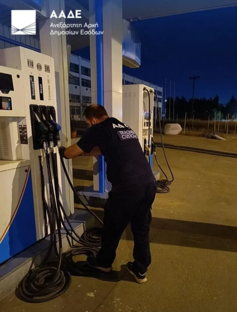 Σφραγίστηκαν