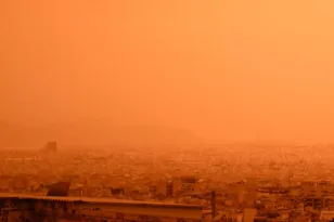 Καιρός: Θα γίνουμε και σήμερα...Αφρική, ζέστη και αφρικανική σκόνη, αύριο βροχές!