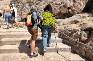 Α. Παναγιωτόπουλος, Μ. Ζαμπάρας: Ντροπιαστική κατάσταση για τους τουρίστες στην Ακρόπολη
