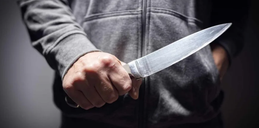 Πάτρα: Εφιάλτης στην είσοδο, τον λήστεψαν με ψαλίδι και μαχαίρι, συνελήφθη ο ένας δράστης
