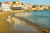 Ηλεία: Δύο συλλήψεις στο Αρκούδι για αυθαίρετες κατασκευές και κατάληψη αιγιαλού