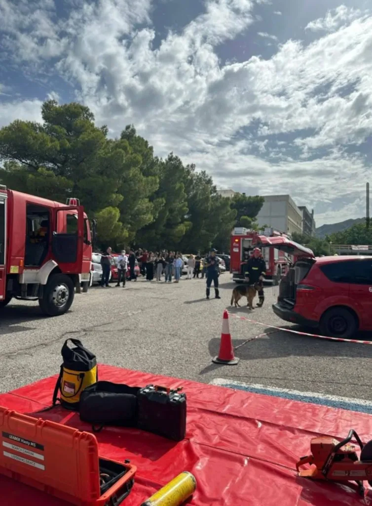 Πάτρα: Σεισμός, φωτιά και εγκλωβισμένος στο Πανεπιστήμιο ΦΩΤΟ - ΒΙΝΤΕΟ