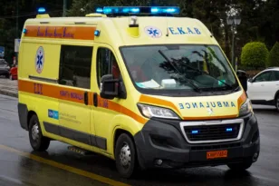 Τροχαίο στο κέντρο της Πάτρας: Αυτοκίνητο έπεσε σε απορριμματοφόρο – Τραυματίστηκε εργαζόμενος