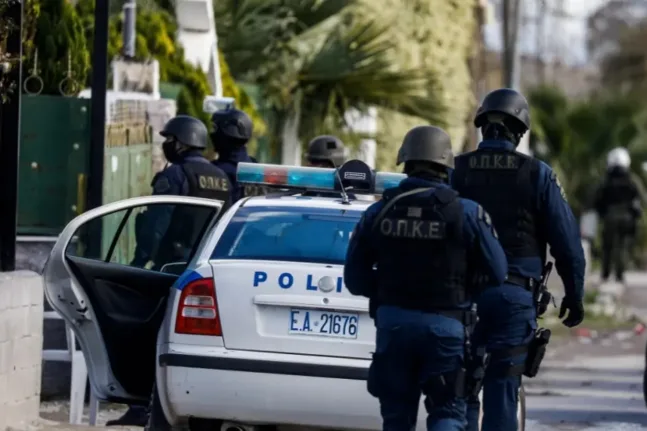 Επιχείρηση της ΕΛ.ΑΣ. στα Άνω Λιόσια: 19 συλλήψεις για ρευματοκλοπή και παράνομη οπλοκατοχή