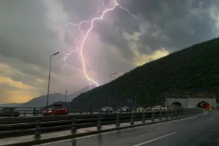 Καιρός: Ξαφνική κακοκαιρία θα επηρεάσει τη χώρα από σήμερα - Πού θα βρέξει