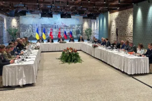 Λαβρόφ: Στις 2 Ιουνίου στην Κωνσταντινούπολη ο δεύτερος γύρος διαπραγματεύσεων Ρωσίας και Ουκρανίας