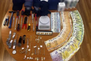 «Παγίδευσαν» ληστές με λεία 170.000 ευρώ: Ρήμαζαν σπίτια σε Αττική, Ήπειρο, Πάτρα, Αγρίνιο και Δυτική Ελλάδα ΦΩΤΟ