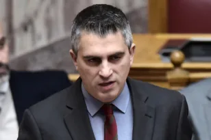 Χρίστος Δήμας: «Η ηλεκτροκίνηση είναι μονόδρομος» – 24.000 οχήματα, 7.639 φορτιστές, 250 ηλεκτρικά λεωφορεία και μεγάλα έργα σε εξέλιξη