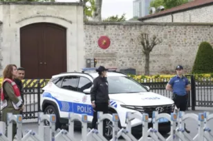 Ξεκίνησε η πρώτη τριμερής στην Κωνσταντινούπολη-Ποιοι συμμετέχουν