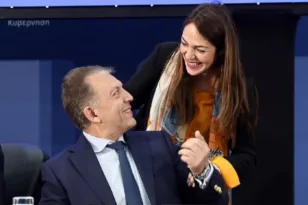 Δέκα μέρες μετά τη γέννα, η Δόμνα Μιχαηλίδου επιστρέφει δυναμικά: Παρούσα στη συνέντευξη Τύπου για τη βία ανηλίκων