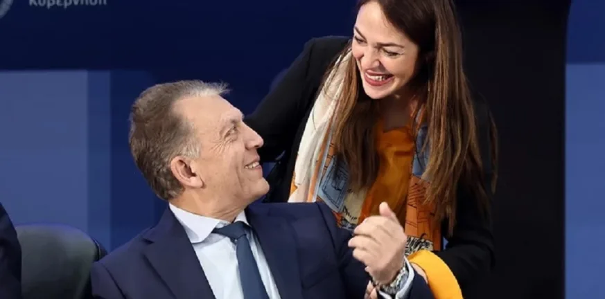 Δέκα μέρες μετά τη γέννα, η Δόμνα Μιχαηλίδου επιστρέφει δυναμικά: Παρούσα στη συνέντευξη Τύπου για τη βία ανηλίκων Δόμνα