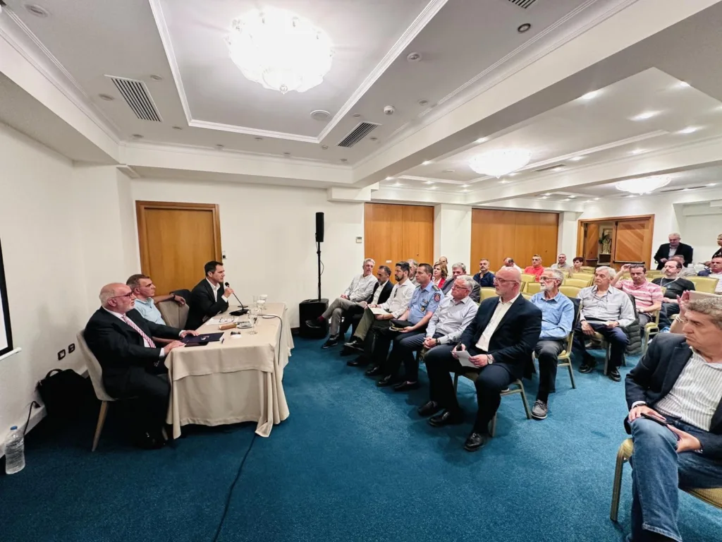 Τουρισμός: Κομβική «πτήση» για τον Αραξο - Τι χρειάζεται για να μονιμοποιηθούν τακτικές πτήσεις