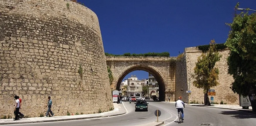 Ηράκλειο: Θανάσιμη πτώση 42χρονης από τα Ενετικά Τείχη Ηράκλειο