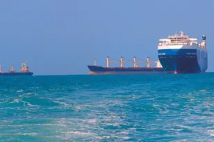 Κλιμάκωση στην Ερυθρά Θάλασσα: Οι Χούθι τα βάζουν με τις ΗΠΑ