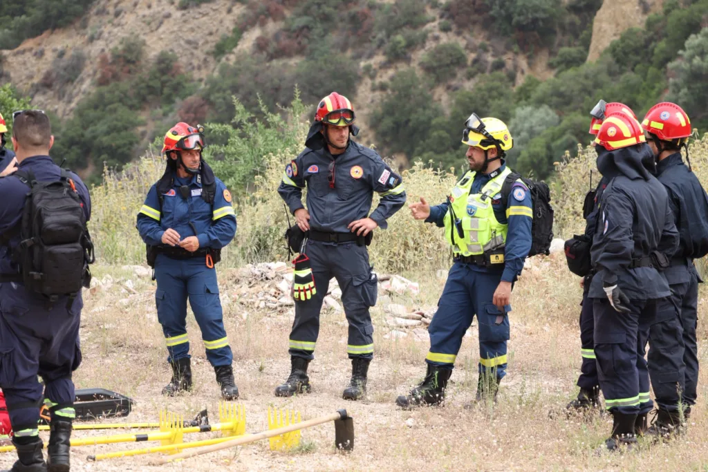 Πάτρα: Ετοιμότητα για πυρκαγιά και δενδροφύτευση ΦΩΤΟ