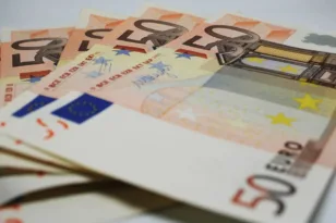Νέο επίδομα ανεργίας: Ποιοι δικαιούνται ενίσχυση 1295 ευρώ, πώς υπολογίζεται το νέο βοήθημα