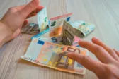 Επίδομα Θέρμανσης: Ξεκίνησαν οι πληρωμές της β' δόσης, τι αλλάζει με το φυσικό αέριο