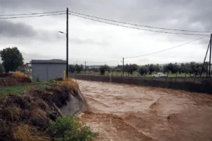 Πνίγεται στη βροχή η Εύβοια: Πλημμυρισμένοι δρόμοι, προβλήματα στην κυκλοφορία ΒΙΝΤΕΟ