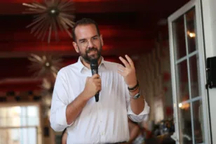 Πάει στις Καμάρες ο Φαρμάκης