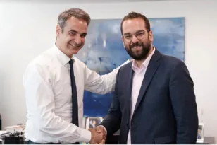 Συνάντηση Φαρμάκη – Μητσοτάκη σήμερα στο Μαξίμου για τους οικισμούς