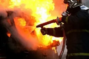 Φωτιά σε αυτοκίνητο στην Πάτρα τα ξημερώματα