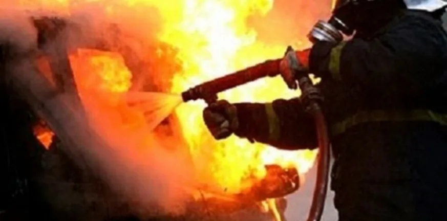Φωτιά σε αυτοκίνητο στην Πάτρα τα ξημερώματα Φωτιά