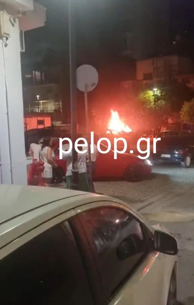Πάτρα: «Εμπόλεμη ζώνη» η Γούβα, εμπρησμός ΙΧ στο γκέτο ανομίας ΦΩΤΟ - ΒΙΝΤΕΟ Τρομοκρατημένοι οι περίοικοι παρακολουθούν τη φωτιά