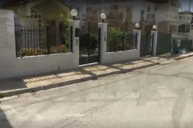 Μια μπουνιά, μια πτώση, μια ζωή στο νήμα: Το σκοτεινό παρασκήνιο πίσω από τον ξυλοδαρμό στα Γλυκά Νερά Μια μπουνιά, μια πτώση, μια ζωή στο νήμα: Το σκοτεινό παρασκήνιο πίσω από τον ξυλοδαρμό στα Γλυκά Νερά