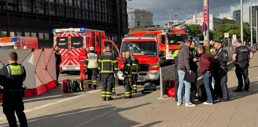 Γερμανία:Τουλάχιστον 12 τραυματίες έπειτα από επίθεση με μαχαίρι στο Αμβούργο Γερμανία:Τουλάχιστον 12 τραυματίες έπειτα από επίθεση με μαχαίρι στο Αμβούργο