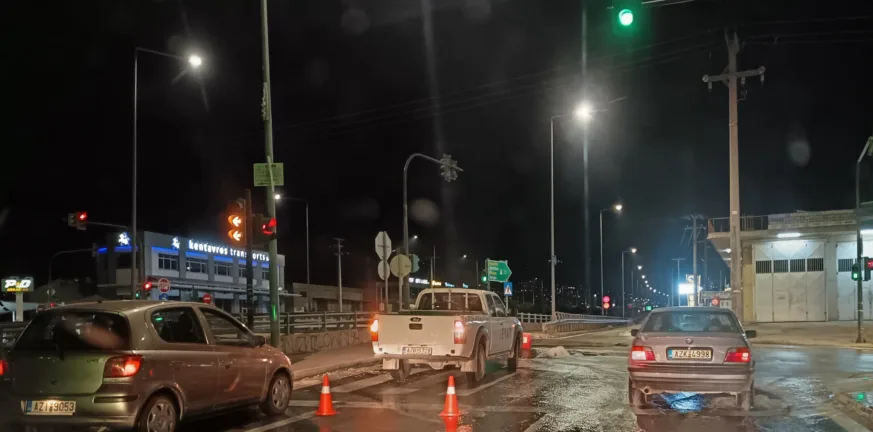 Πάτρα: Εσπασε αγωγός και γίνεται χαμός! Πάτρα: Εσπασε αγωγός και γίνεται χαμός!