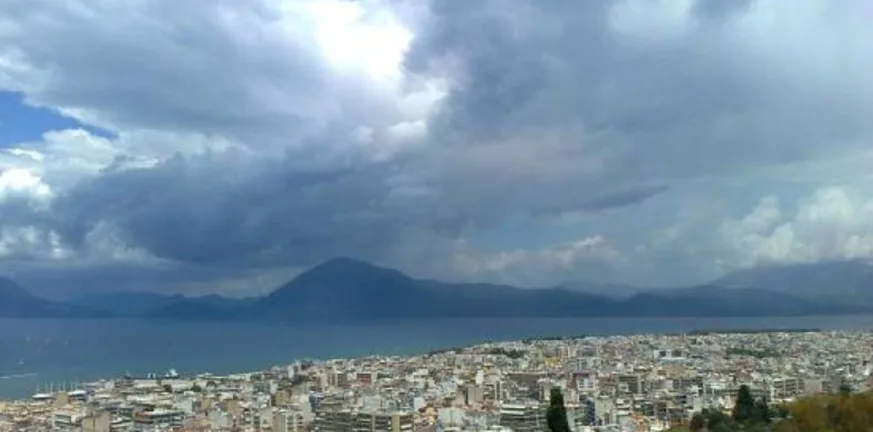 Φθινοπωρινός ο καιρός σήμερα 12/5 με βροχές και καταιγίδες, η πρόγνωση καιρός