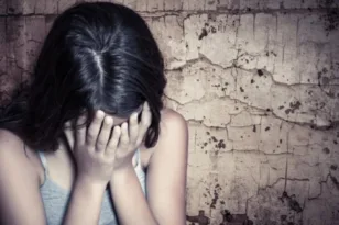 Ερευνα για κακοποίηση ανήλικης από τη μητέρα της στην Πάτρα