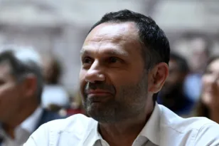 Διαψεύδει το Κίνημα Δημοκρατίας: «Ο Μανώλης Καπνισάκης παραμένει στο πλευρό του Κασσελάκη»