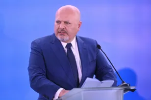 Αυτό και εάν είναι τρομερό! Σε αργία ο Γενικός Εισαγγελέας του Διεθνούς Ποινικού Δικαστηρίου μετά από καταγγελία για σεξουαλική παρενόχληση