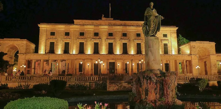 Κέρκυρα: Σάλος με το pole dancing έξω από τα Παλαιά Ανάκτορα ΒΙΝΤΕΟ Κέρκυρα: Σάλος με το pole dancing έξω από τα Παλαιά Ανάκτορα ΒΙΝΤΕΟ