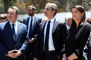 Το “ύστατο χαίρε” στον Χρήστο Ροκόφυλλο: Παρουσία Μητσοτάκη και στελεχών του ΠΑΣΟΚ η κηδεία του πρώην υπουργού